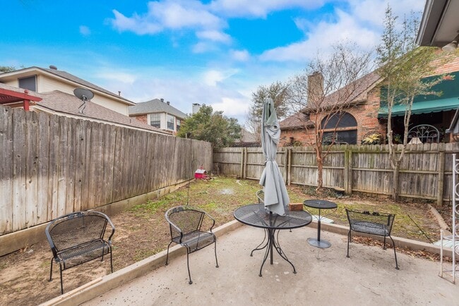 Building Photo - Garden haven 3 bed 2 bath home in H-E-B school district