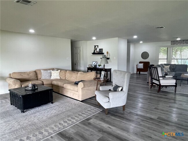 Building Photo - 1508 S Ridge Rd