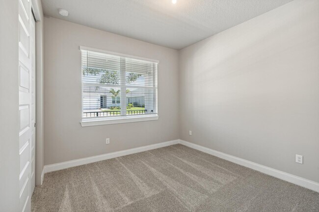 Building Photo - 6632 Cloverdale Ave