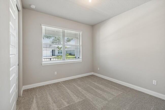 Building Photo - 6632 Cloverdale Ave
