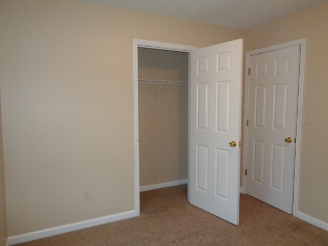 Building Photo - 7864 Parkmont Dr
