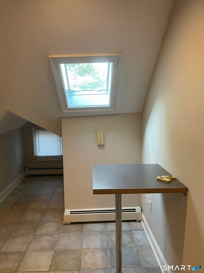 Building Photo - 251 Whiting Ln