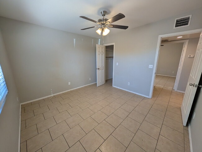 Building Photo - 2 Bedroom with private fenced yard!