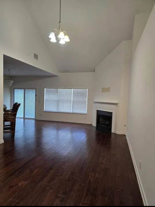 Building Photo - 3213 Hidden Creek Dr