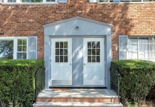 Building Photo - 17 Wedgewood Dr