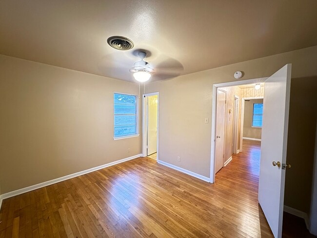 Building Photo - 360 Virtual Tour Available