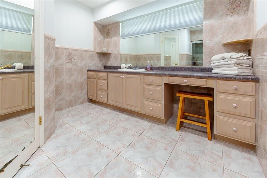 Building Photo - 2011 N 43rd Ave