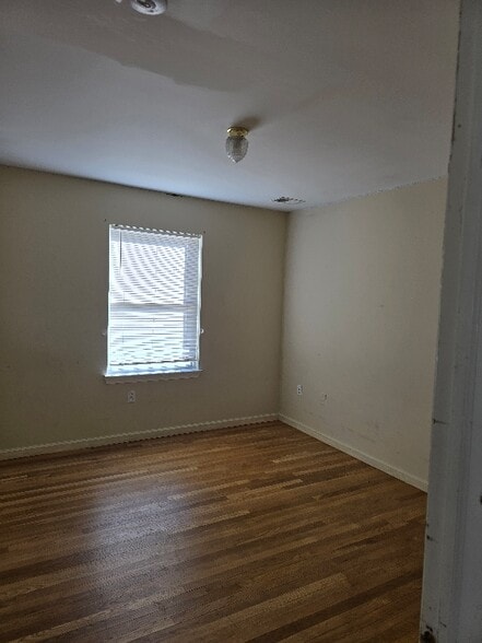 Building Photo - 15 Longworth St