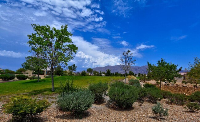 Building Photo - Lovely Home