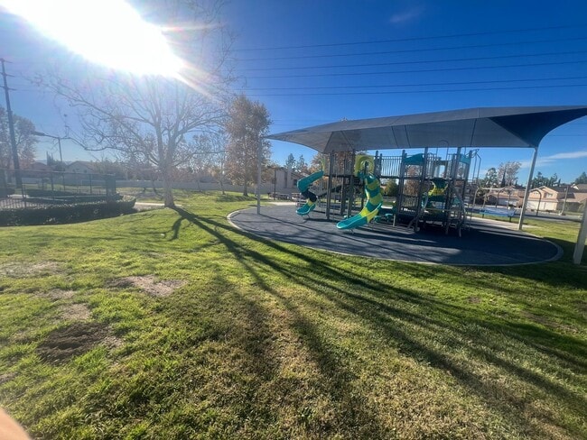 Building Photo - Beautiful upgraded 3 bedroom in Mission Grove!