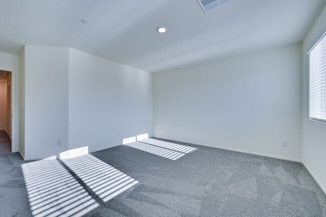 Building Photo - NW 3 Bedroom Townhouse!! Gated Community Pool!! 2 Car Garage!!! No Carpet downstairs.