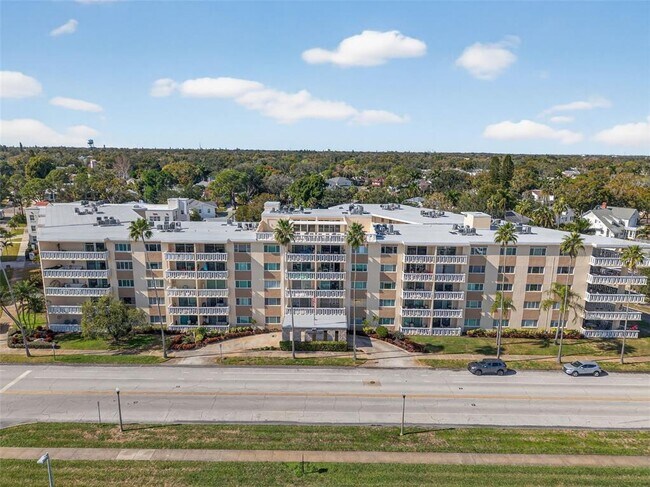 Building Photo - 1200 N Shore Dr NE