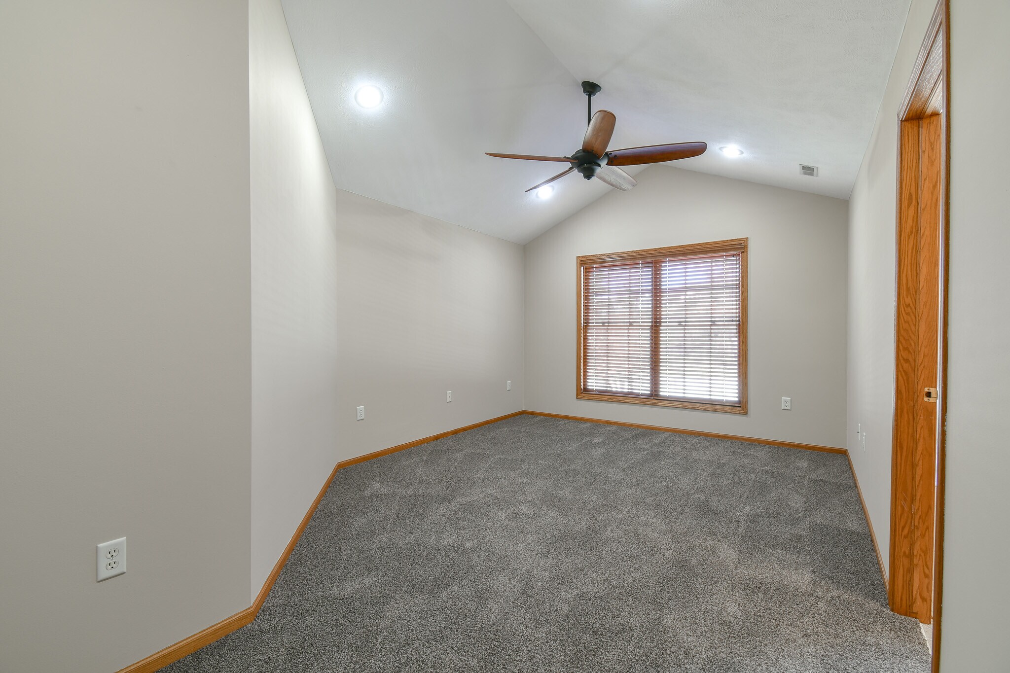 Building Photo - 9412 Forest Glen Dr