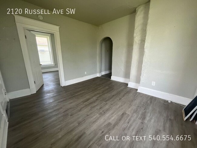 Building Photo - 2120 Russell Ave SW