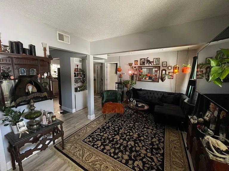 Building Photo - 1009 NE Lowry Ave