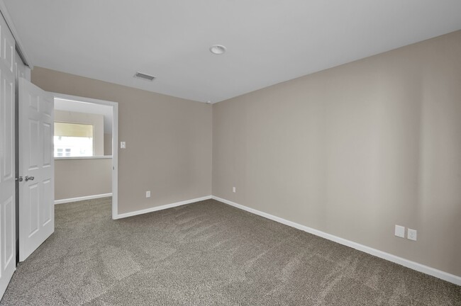 Building Photo - 12311 Glenview Dr