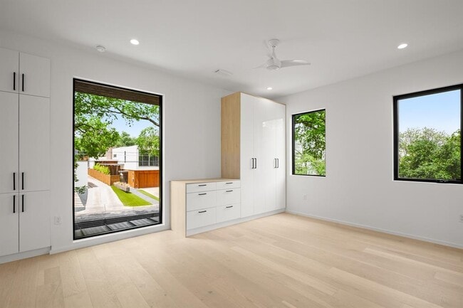 Building Photo - 2215 S 3rd St