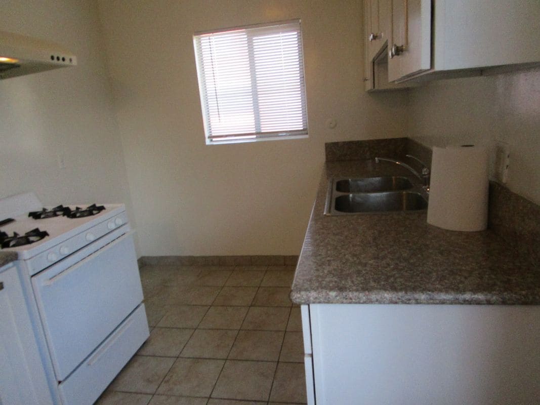 Building Photo - 890 W El Repetto Dr