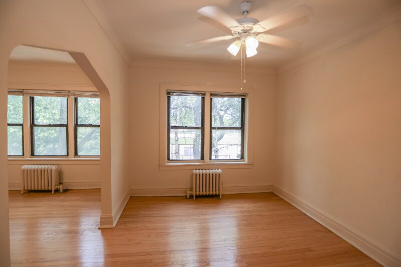 Building Photo - 2039 W Wellington Ave