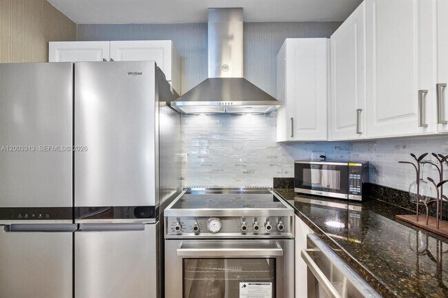 Building Photo - 2301 Collins Ave