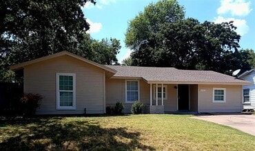 Building Photo - 4112 Eastover Ave