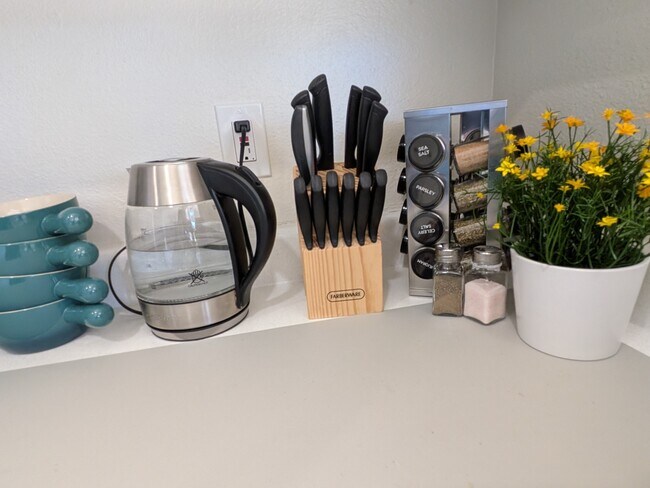 Building Photo - Cornell