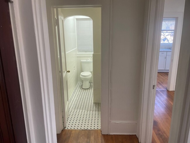 Building Photo - 615 Day Ave SW