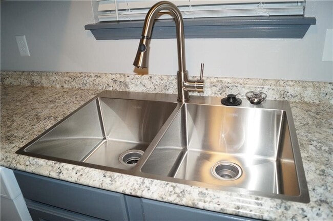 Building Photo - 2839 Meridian Pl