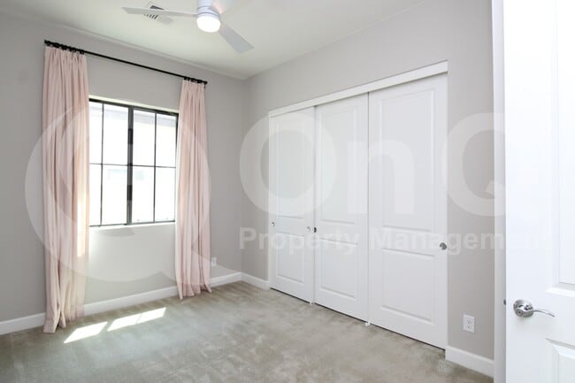 Building Photo - 3847 E Mead Dr