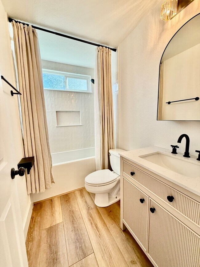 Building Photo - 310 Creekside Ct