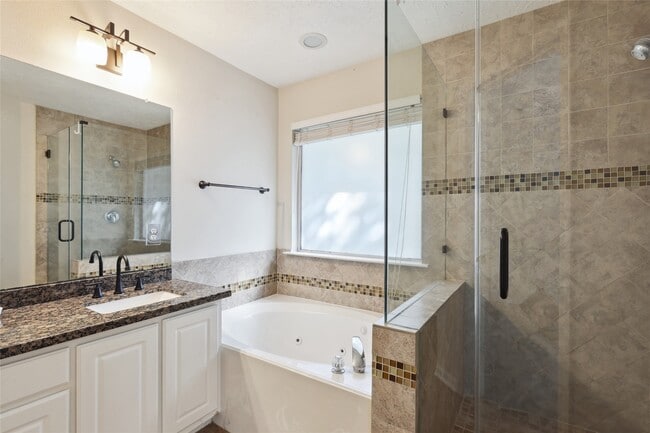 Building Photo - 10 Eastwood Pl