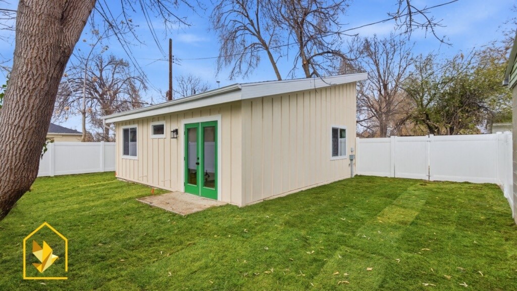 Building Photo - 3182 S Imperial St