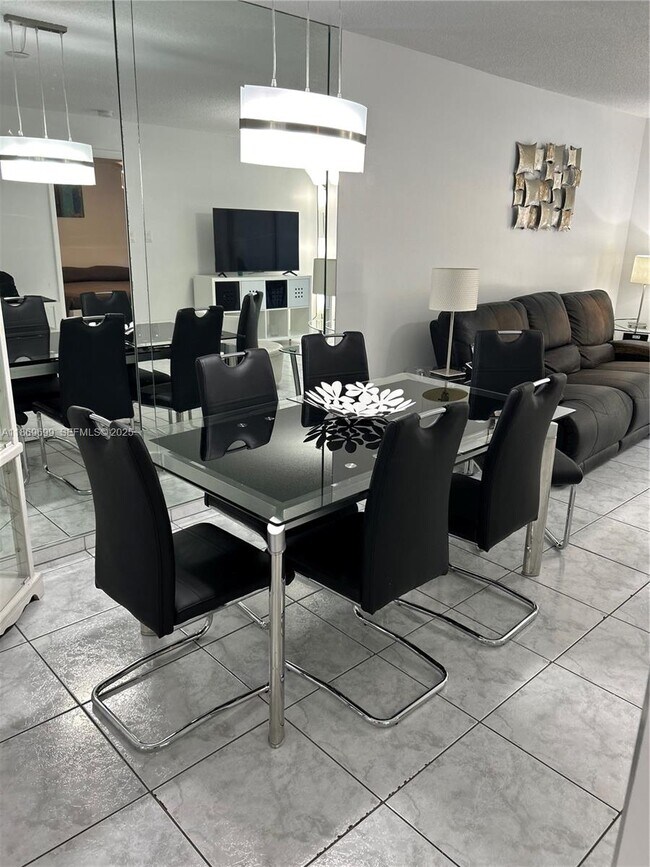 Building Photo - 17801 N Bay Rd