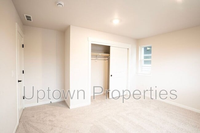 Building Photo - 16959 SW Leaf Ln