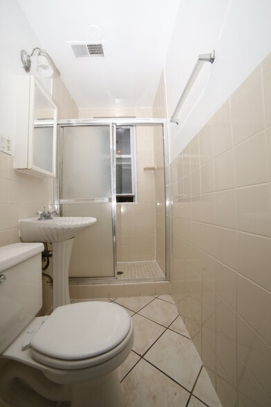 Bathroom 2 Off of back bedroom - 3570 W Lyndale St