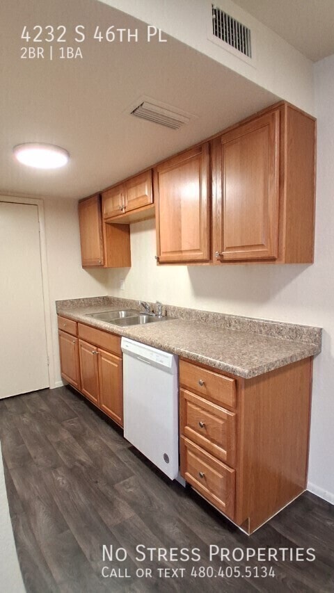 Building Photo - 4232 S 46th Pl