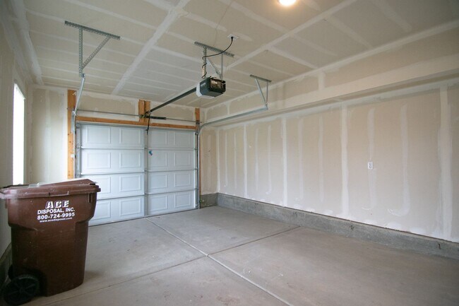 Building Photo - 1090 S 400 W