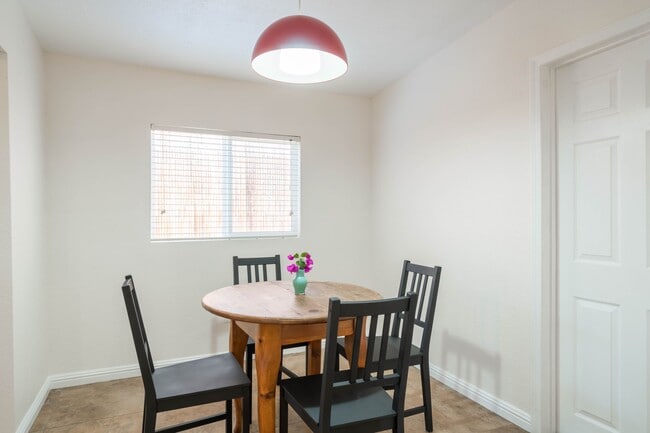 Building Photo - 1809 W 37th Pl