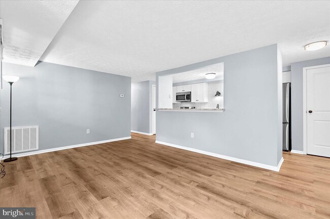 Building Photo - 696 Southern Hills Dr