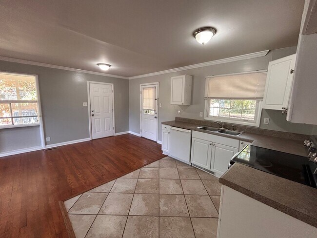 Building Photo - 3510 Avondale Dr NW