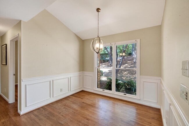Building Photo - 1050 Cupp Ln