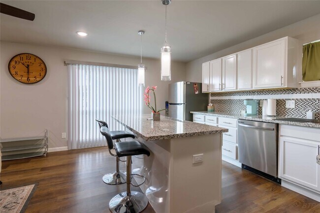 Building Photo - 8110 Albacore Dr
