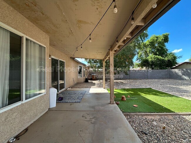 Building Photo - 4926 E Whitehall Dr