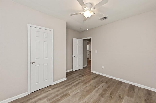 Building Photo - 1113 8th St