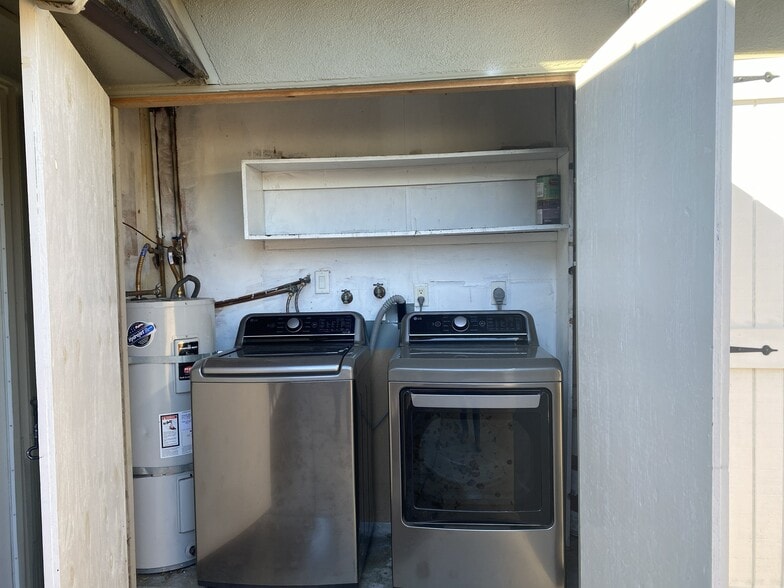 Building Photo - 4846 Larwin Ave