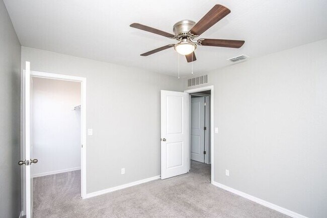 Building Photo - Home at Mission Royal Resort Living Community! 5bd 3ba 2688sqft!
