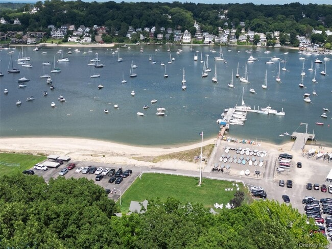 Building Photo - 21 Beach Plum Dr