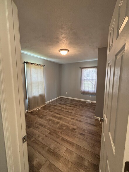 Building Photo - 1702 Milburn Blvd