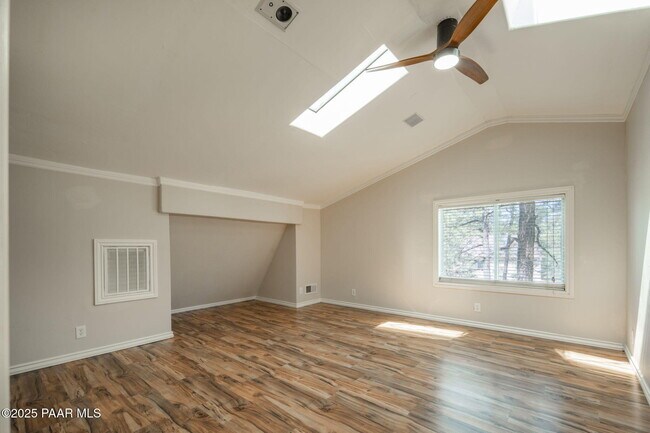 Building Photo - 847 Clubhouse Dr
