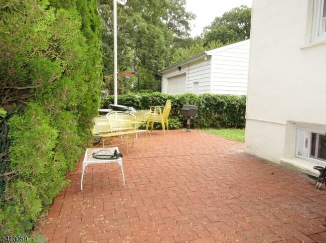 Building Photo - 48 Freeman Pl